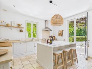 Maisons de vacances Superbe Maison Climatisee avec Piscine au Coeur de Maussane - Proche Commerces et Activites! - FR-1-599-83 : photos des chambres