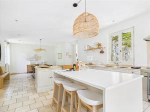 Maisons de vacances Superbe Maison Climatisee avec Piscine au Coeur de Maussane - Proche Commerces et Activites! - FR-1-599-83 : photos des chambres