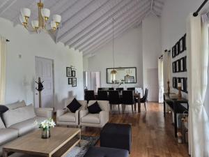 The Eight at Willows