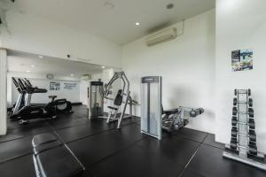 C198 Oceanview Stay Gym, Pool & Walk to Beach
