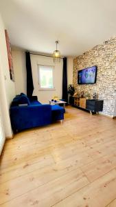 Blue Stone-with Parking, Terrace And Bbq