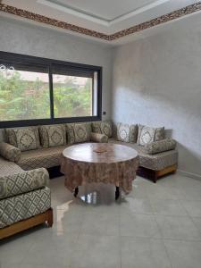 Saidia marina CARACAS WIFI Clim Piscine 100 Metre de plage