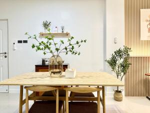 Studio Botanica I 2 mins to SRT