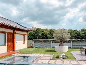 Krajokkaew Ling an khao yai