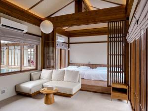 Krajokkaew Ling an khao yai