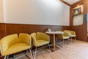 Calmly Stay Ratchada