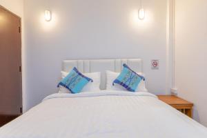 Calmly Stay Ratchada