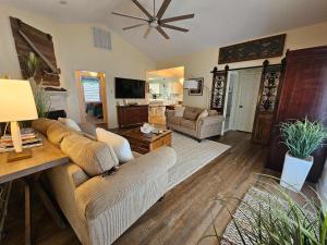 Family -Little Moor R & R- Approx 300 Feet to the Beach