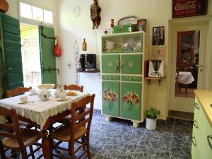 Apartment in quiet and green environment with swimming pool
