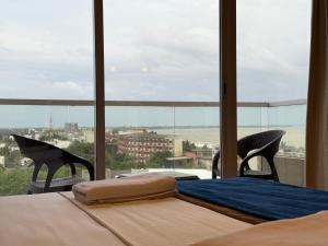 Ocean Breeze Negombo- TidesEnd Luxury Beach Apartments