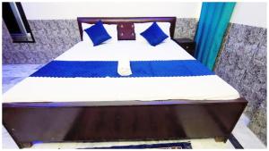 Shree !Hari Lodge! Ayodhya Near Ram Janam Bhoomi - Fully Air Conditioned And Spacious rooms - Best Budget Lodge In Ayodhya