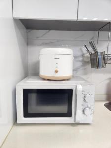 Yeongdeungpo-gu Office Station Line 2 and Line 5 5 minutes away two-bedroom