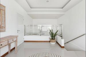 Central Seminyak Private 3 Bedroom Villa Roshi