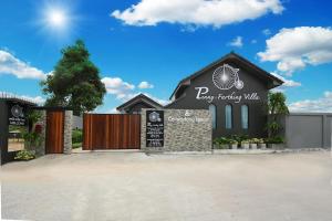 Penny - Farthing Pool Villa