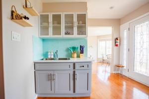 Panoramic Acres B & B - Lake & Mountain Views