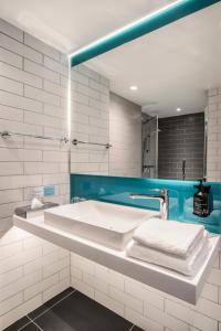 Hotels Holiday Inn Express & Suites Reims - Rives de Vesle by IHG : photos des chambres