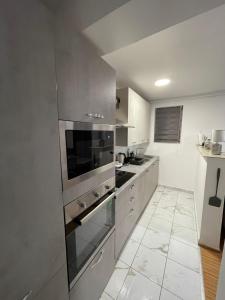 Velvet Oasis - SelfCheckIn - Zagreb