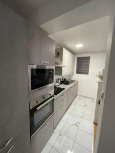 Velvet Oasis - SelfCheckIn - Zagreb