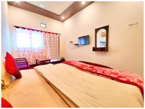 A HIMALAYA VIEW HOTEL TRI-BHUVAN! STAY! INN! - Room Service, Free Wi-fi, Free Parking, Comfortable & Spaciuos Rooms With Hill View Available - Near Ranikhet Road - A Excellent services awarded - Best Hotel In Ranikhet
