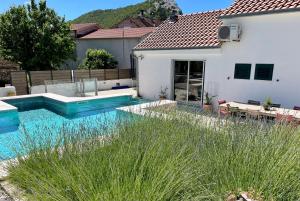 Vacation House Lavanda NEW! Heated pool