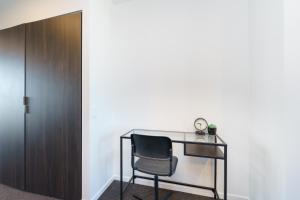 Luxury Living and Pool Views in the Heart of Woden - Hosted by Canstay