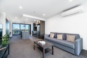 Luxury Living and Pool Views in the Heart of Woden - Hosted by Canstay