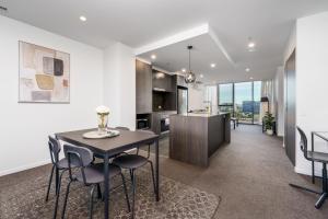 キャンベラ Luxury Living and Pool Views in the Heart of Woden - Hosted by Canstay シングルルーム ロビー