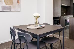 Luxury Living and Pool Views in the Heart of Woden - Hosted by Canstay