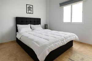 819. 2BR Townhouse Sofa Bed TVs 2 Baths Garden