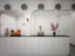Levine Stay Hideaway Centre