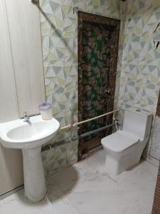 2BHK AC Hitech City-Enjoy like your home Affordable Comfortable