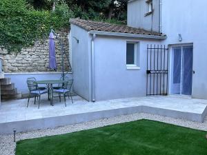 Le petit bastidon gîte à Oppède avec piscine