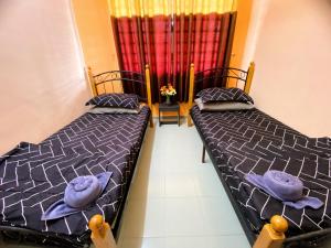 Izdisa Muslim Homestay For Muslim with Groundfloor Poolview Wifi Netflix
