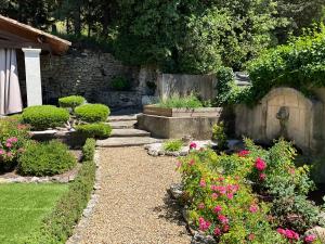 Maisons de vacances Le petit bastidon gite a Oppede avec piscine : photos des chambres