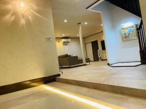 New AirportHills 1400ｍ2 絶景露天風呂1棟2階貸切 駐車場4台 サウナ BBQ施設 ペット