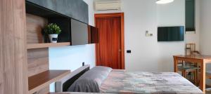 Monolocale settimo piano con garage privato Top floor studio with private garage