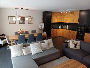 Spacieux appart - 2 chambres à coucher incl Jacuzzi Privé