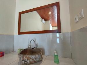 Meme Lan Bape Guest House