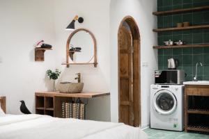 Lotus & Lime Hanoi-Modern Design-Laundry Included-Airport Pickup
