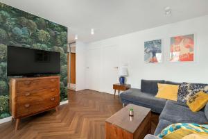 Stylish Apartment 400 m to the Beach, WiFi & Smart TV by Noclegi Renters