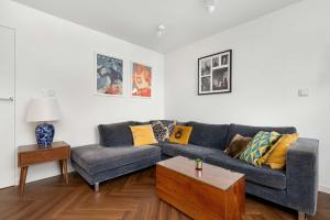 Stylish Apartment 400 m to the Beach, WiFi & Smart TV by Noclegi Renters