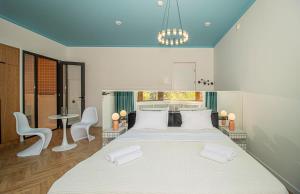 Panoramic Studio Apt in Tbilisi Center - By Wehost