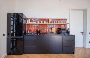 Chic 2BR Center Apt with View - By Wehost