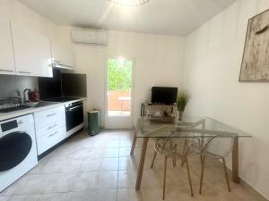 Appartements Charming 3 rooms with terrace : photos des chambres