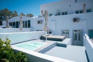 Deluxe Suite with Hot Tub room in Cape Paradise
