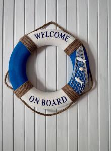 Biały domek nad jeziorem Selment