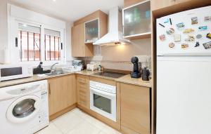 Beautiful Apartment In Oropesa Del Mar