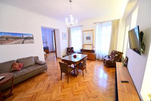 FLH - The Apothecarys House - Casa Farmacistului