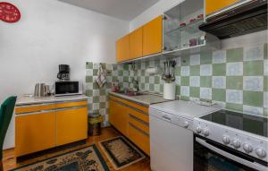 Gorgeous Apartment In Jadranovo