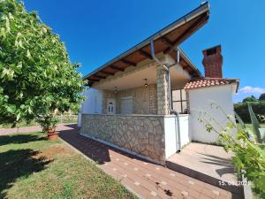 Arbor Countryside Oasis